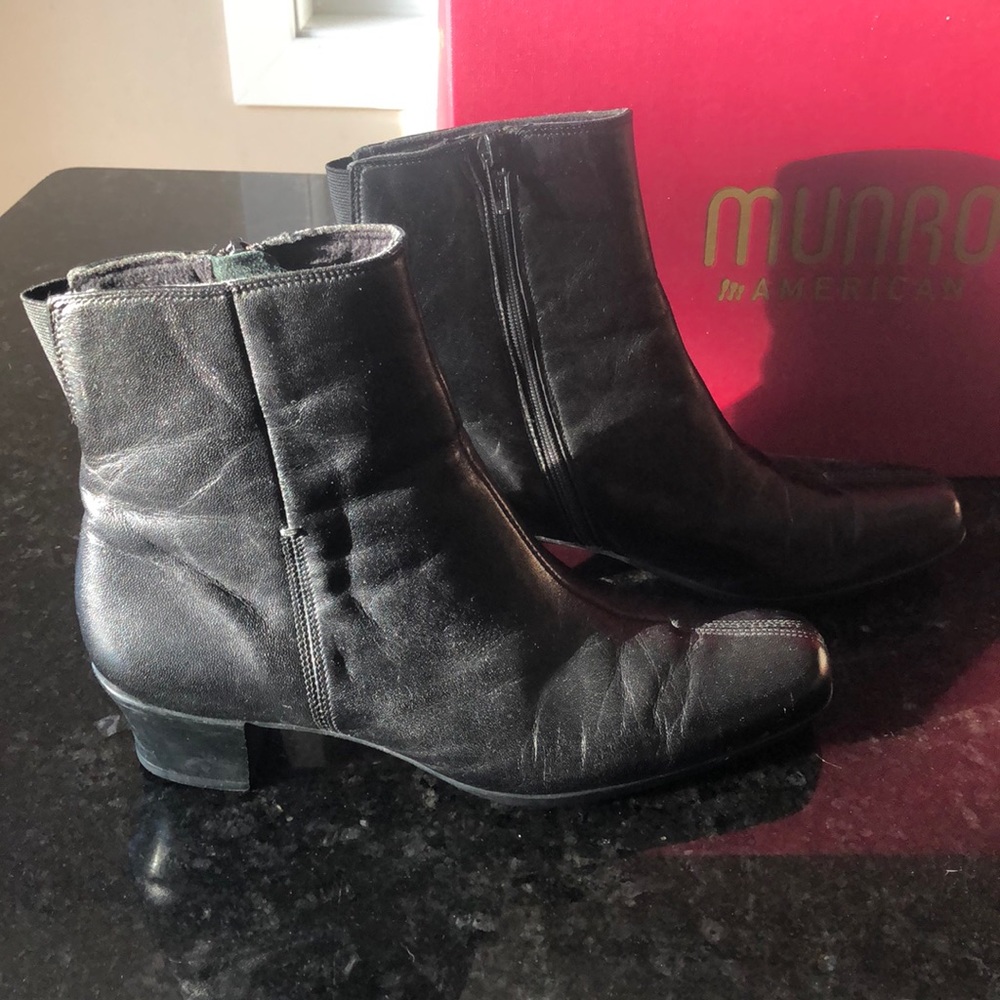 Munro Lilian Black